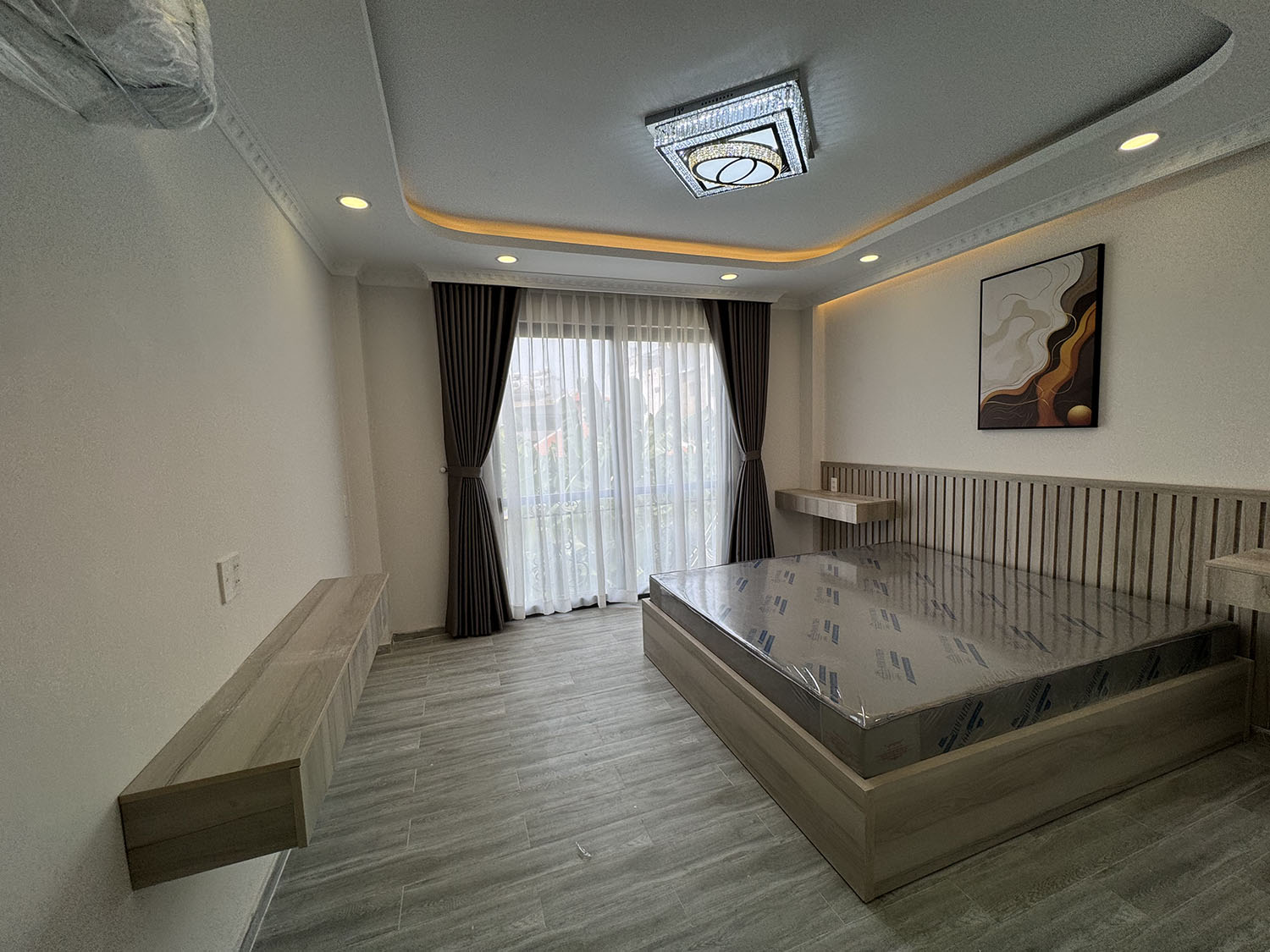 Nhà phố mới 100%, DTKV: 4mx12,5m, vuông, 4 tầng, full nội thất, hẻm xe hơi khu Vip NGUYỄN VĂN TRỖI